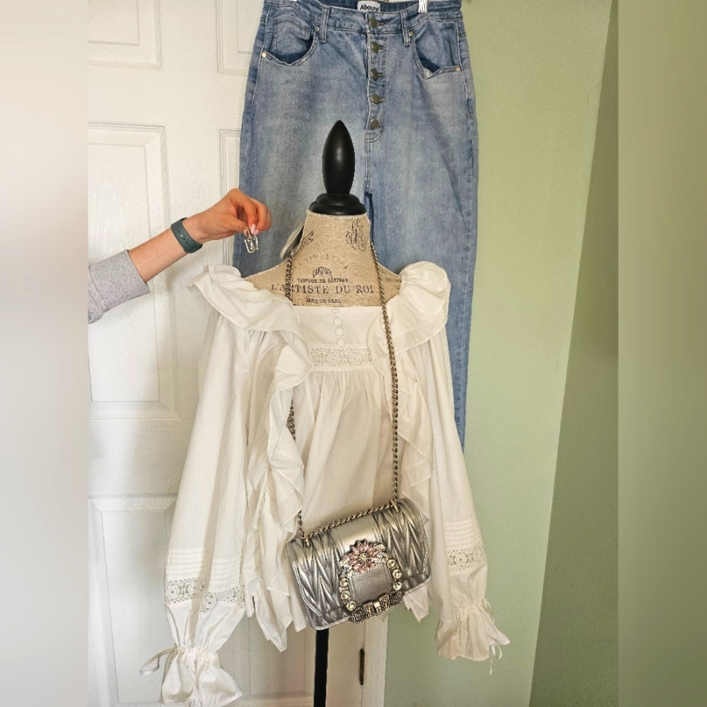 CQ by CQ NWT Romeo Ruffle Top Abound Button Fly Light Wash Distressed Jeans